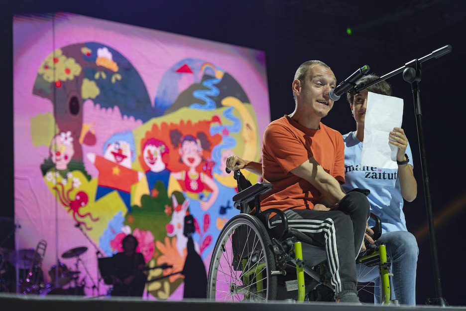 Eugeni Altzibar youtuberraren agerraldia. Eugeni Altzibar youtuberraren agerraldia.