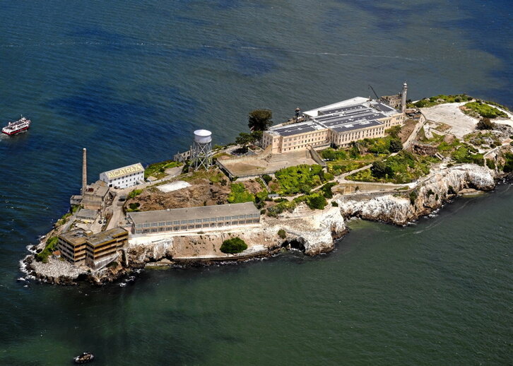 Alcatraz uhartea, San Frantziskoko badian, Donald Trumpek berriz ireki nahi duen kartzela.