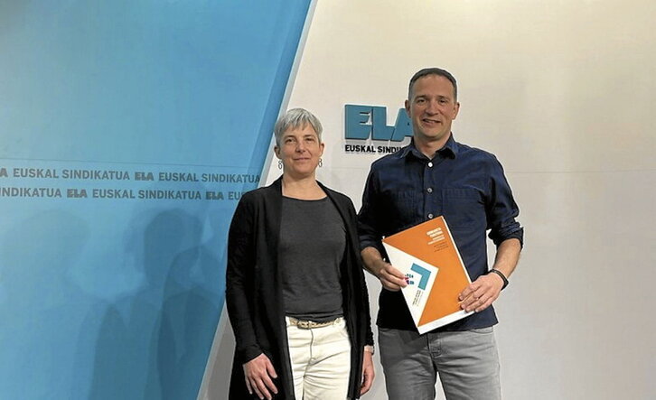 Amaia Muñoa eta Mitxel Lakuntza, kudeaketa txostena aurkezten.