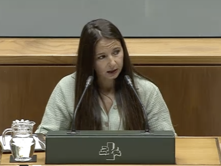 La parlamentaria de EH Bildu Lamia Arcas ha desmontado algunas afirmaciones de Lakua sobre Alfonso Arriola