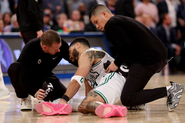 Jayson Tatum se ha ido hasta los 42 puntos hasta que se ha roto en el último cuarto.