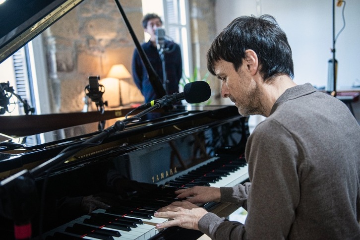 Joserra Senperena eta Jurgi Ekiza, abestiaren grabaketa egunean.