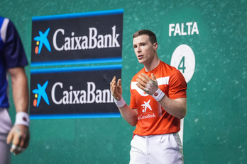 Iñaki Artola Peio Etxeberriaren aurkako partidan.