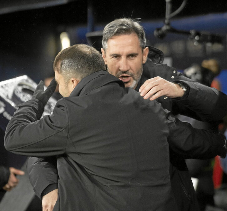 Moreno y Coudet se saludan en El Sadar.