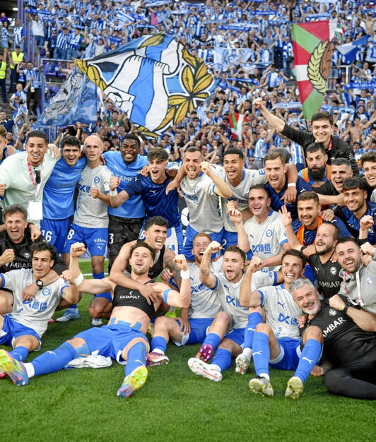 Los babazorros festejan la salvación en el campo.