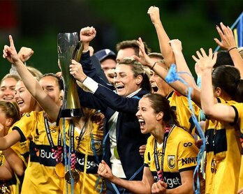 Em Husband ha guiado a CC Mariners a su primer título.