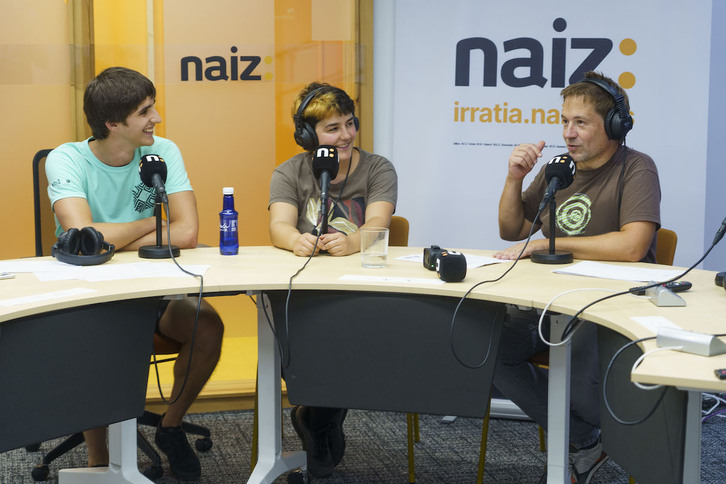 NAIZ Irratiko lankideak, Donostiako estudio nagusian, ikasturte berriko programazio aurkezpenean.