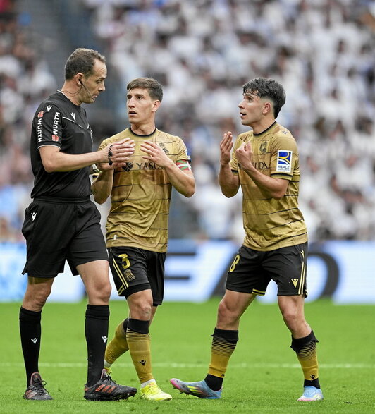 Protesta realista por el penalti.