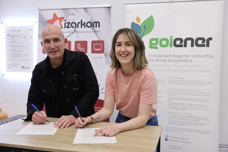 Iker Garaialde Izarkomeko zuzendaria eta Erika Martinez Goienerreko presidentea.