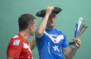 Joanes Bakaikoa, aurtengo Buruz Buruko B Serieko txapelarekin.