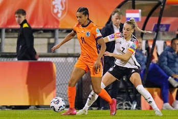 Brugts y Gwinn en el encuentro de la primera jornada, que acabó con empate entre Países Bajos y Alemania.