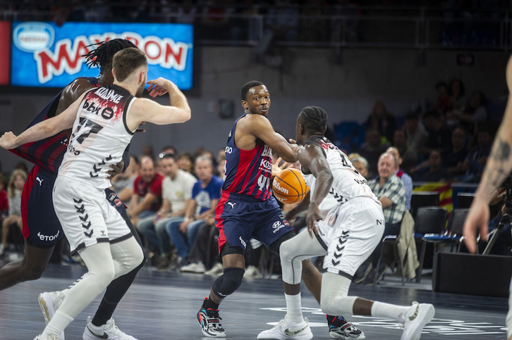Saski Baskonia y Bilbao Basket en el reciente derbi de Zurbano.
