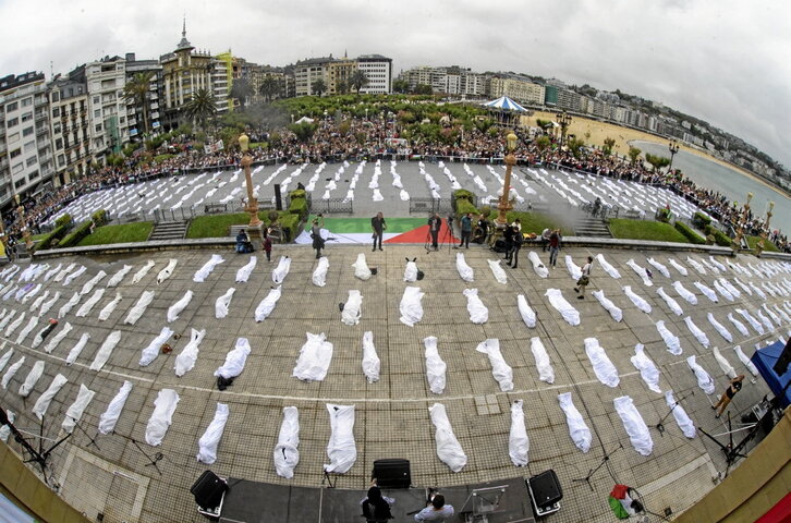Donostiatik giza irudi indartsua bidali zuten Palestinara eta mundura.