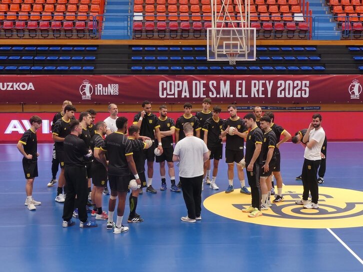 Bidasoa Irungo jokalariak, Artalekun entrenatzen, Kopa hasi aurretik.