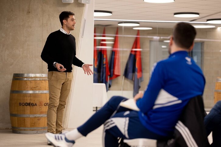 Lisci ya conoce Tajonar; impartió un curso de formación en 2023, tras dejar el Levante.