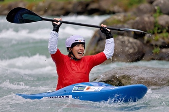 Miren Lazkano, Paun, kayak kroseko finala irabazi berritan.