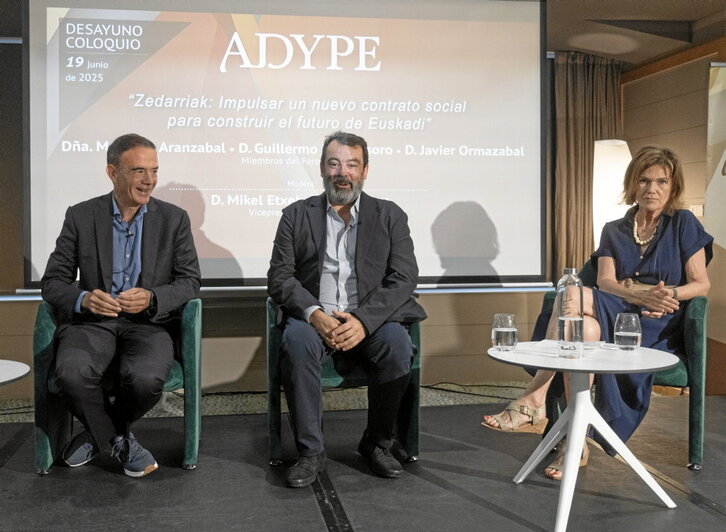 Guillermo Dorronsoro, Javier Ormazabal y Maite de Aranzabal, del Foro Zedarriak.