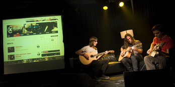 2010ean aurkeztu zuten Donostian MusikaZuzenean egitasmoa. Irudian Koldo Soret, Joseba B. Lenoir eta Joseba Ponce.