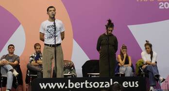 Aitor Bizkarra eta Jone Uria taula gainean