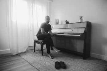 50 urte bete dituen egunean kaleratu du bere lanik berriena Iker Laurobak.