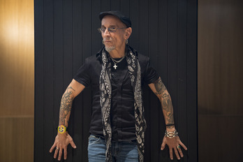 Fito Cabrales ha publicado el noveno disco con su banda, Los Fitipaldis, co-producido con Carlos Raya.