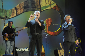 Pantxoa eta Peio 2011ko emanaldi batean.