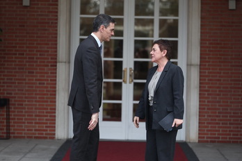 Pedro Sánchez y Mertxe Aizpurua, en un encuentro en Moncloa en marzo pasado.