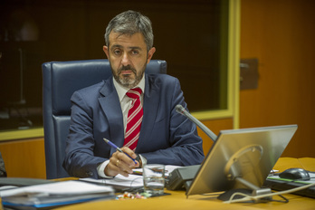 Aitor Kerejeta, en una comparecencia parlamentaria de 2014, cuando era alcalde de Hondarribia.