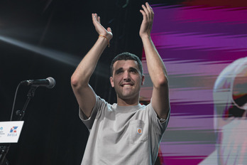 Etxebarriazarragak jantzi du Bizkaiko txapela.