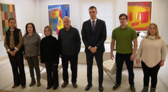 Sánchez, con los familiares de tres encarcelados en Venezuela, dos de ellos naturales de Bilbo.
