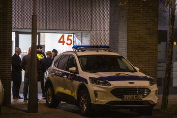 Agentes de la Policía Municipal de Pasaia en el lugar de los hechos el 30 de noviembre de 2024.