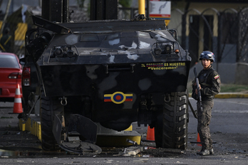 Venezuelako Armadako soldadu bat, AEBek erasotako Fuerte Tiuna egoitza militarrean.