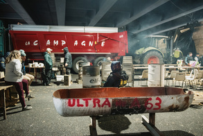 Laborariek A63 autobidea blokeatu dute Laborariek A63 autobidea blokeatu dute