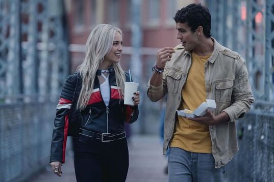 Óscar Casas y Ana Mena protagonizan ‘ÍDOLOS’