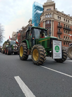 Karrantzako traktoreak Bilbora iristen