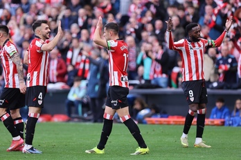 Guruzeta, Paredes e Iñaki Williams celebrando uno de los goles ante el Levante.