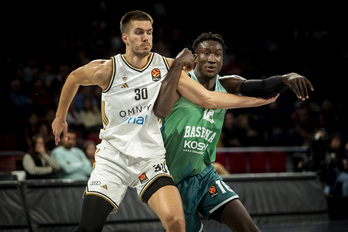 Khalifa Diop será uno de los muchos ausentes de Saski Baskonia frente a Dubai Basketball.